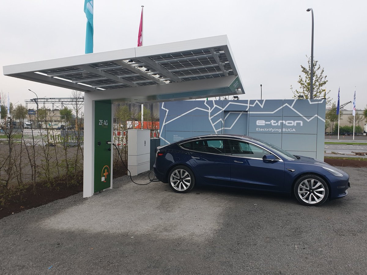 Ellen68_DE's tweet photo. Viele Grüsse von der #buga2019 #wallbe #emobility #audi #etron #tesla . Danke fürs kostenfreie Laden https://t.co/faFCqeu4FG