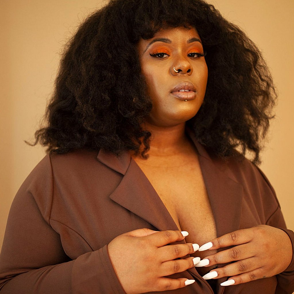SpellMagazine's tweet photo. Trina Nicole, founder of @thecurvecatwalk, tells us about how dancing powers her self care routine, and shares her tips on body confidence: https://t.co/cKxo6fW3zT #SelfLove #SelfCare #BodyConfidence #SpellMeets #SpellMagazine https://t.co/Gn0qjrdQty