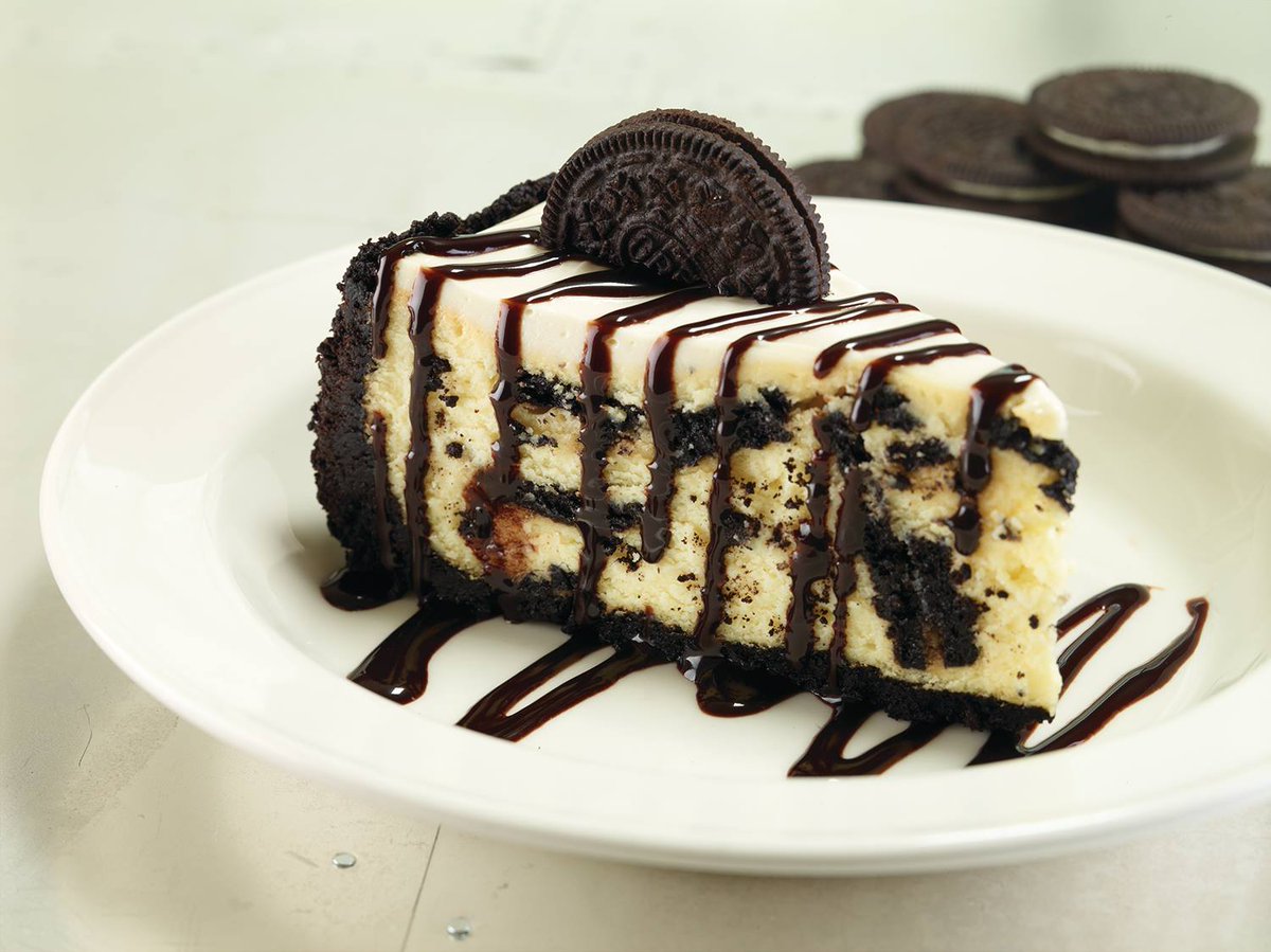 ¿Sabías que en #HRCMalaga hacemos diariamente todas nuestras tartas? Incluida esta deliciosa Oreo Cheesecake 😋

#ThisIsHardRock #OreoCheesecake