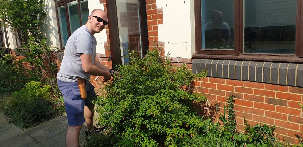 MPSRichmond's tweet photo. The #Together event is underway at Whitton Youth Zone. PC Brodie has got his gardening gloves on and is out in the sun, helping the kids tidy up the garden to create a relaxing and useable space for them. ☀️ https://t.co/fnrgcSnU09