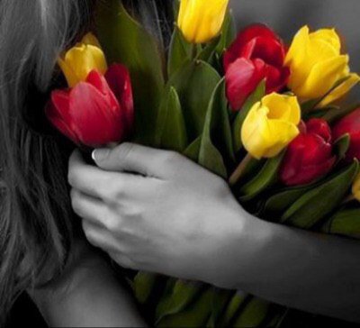 🎶

كـل الأشيـاء تُجيـد الغيـاب إلا الحنيــن
وطيفـك ورائحـة عطـرك ..