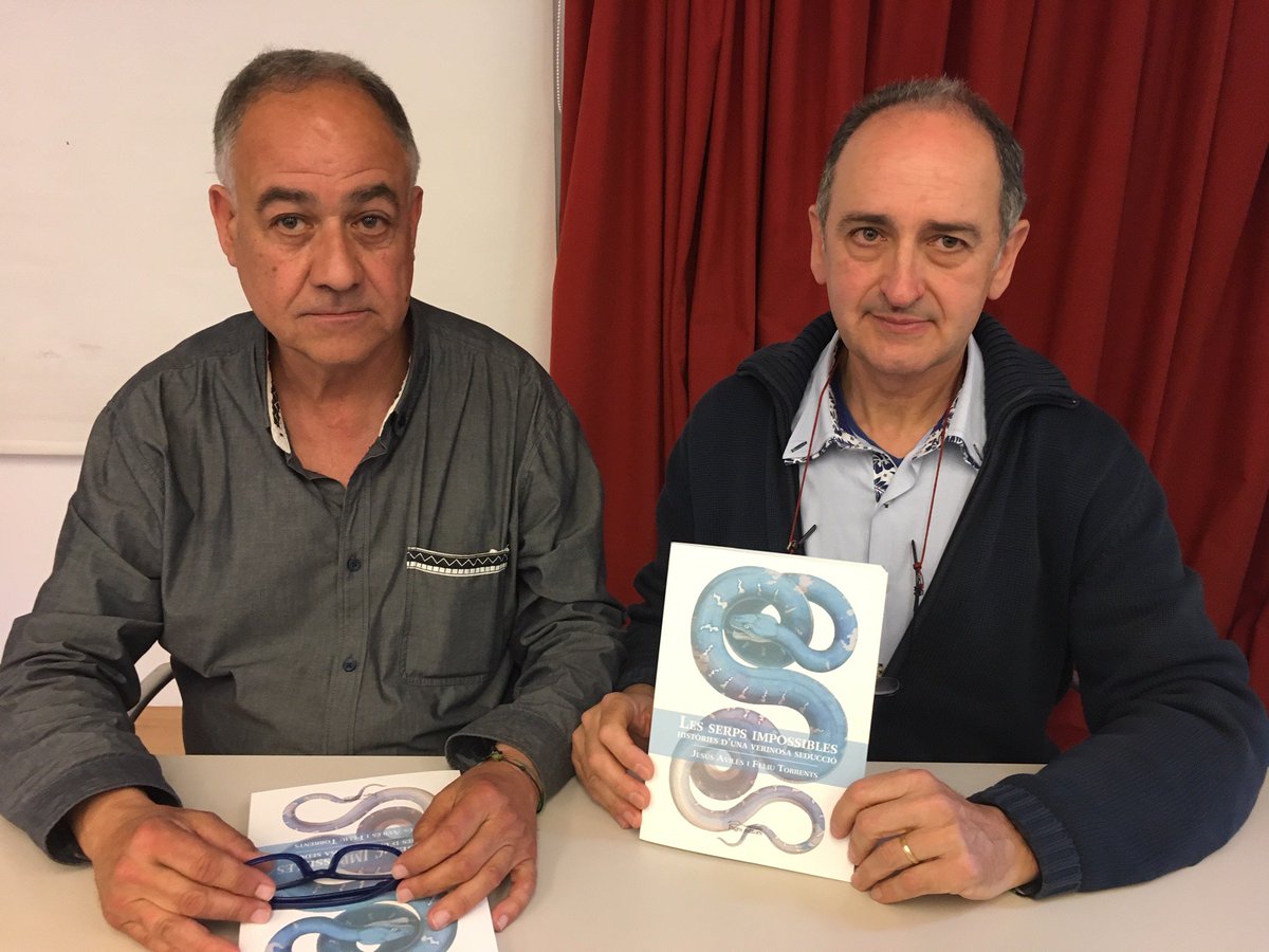 AjTorrelles's tweet photo. El passat dissabte, en Jesús Avilés i en Feliu Torrents van presentar el seu llibre 'Les serps impossibles. Història d'una verinosa seducció' a la @BiblioTorrelles! Després de set anys d’investigació, els autors han publicat aquest llibre únic! https://t.co/6r4l66i7g9