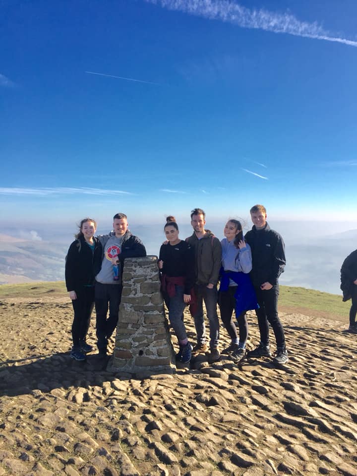 NayKellyy's tweet photo. #WhyDontYouGo - Reach a summit! Two of us walked up #MamTor with our friends as training for our Trek the Alps challenge! Raising money for @TheChristie - amazing weather, amazing company, amazing day! @GOoutdoors 😃😃 https://t.co/QfDhMZTP0B