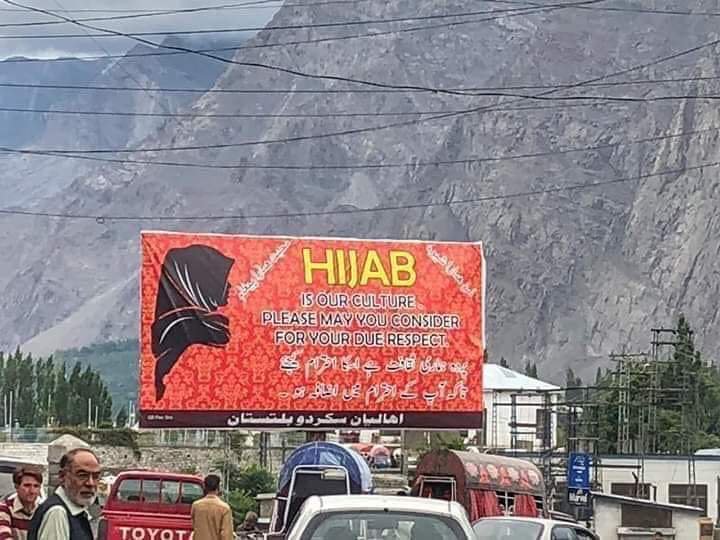 aliyamansoor's tweet photo. Hijab is our culture please you consider for your due respect.
پردہ ہماری ثقافت ہے اسکا احترام کیجیے تاکہ آپ کے احترام میں اضافہ ہو 

اہلیان اسکردو کا اہم ترین پیغام اپنے ہاں  آنے والے سیاحوں کے نام  🌺 https://t.co/w1iQNGxNT2