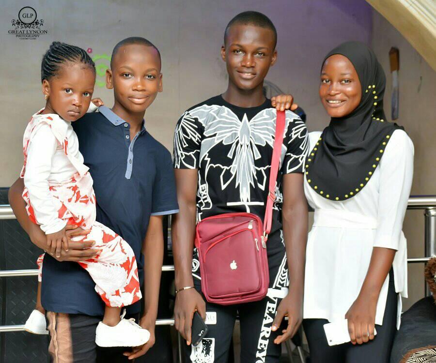 jibola213's tweet photo. Happy birthday to me
#Aprilguy
#jibola https://t.co/zPpYUDTuqt