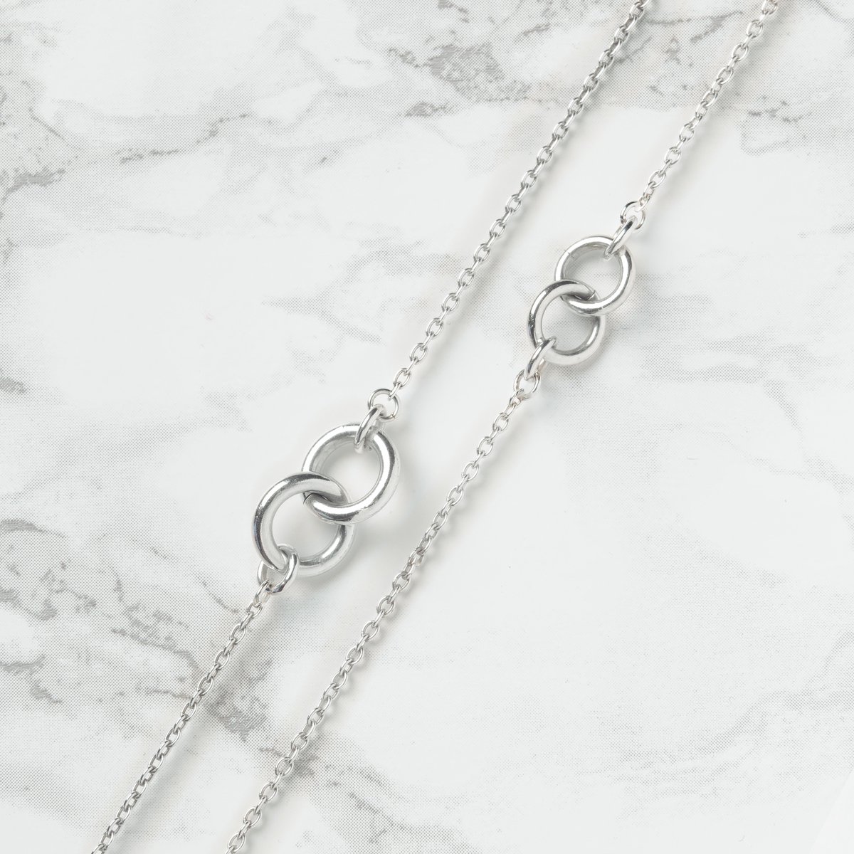 luv_north's tweet photo. Delicate Link Necklace and Bracelet, available at https://t.co/r3UK6eN6NF or IG store.
#luvnorth #luvstory #sterlingsilver #silver925 #jewelry #jewelrydesign #scandinaviandesign #finland #helsinki #brand #beauty #simplicity #fashionjewelry #link #sidecollection #luovakauppa https://t.co/8F4lqjGupU