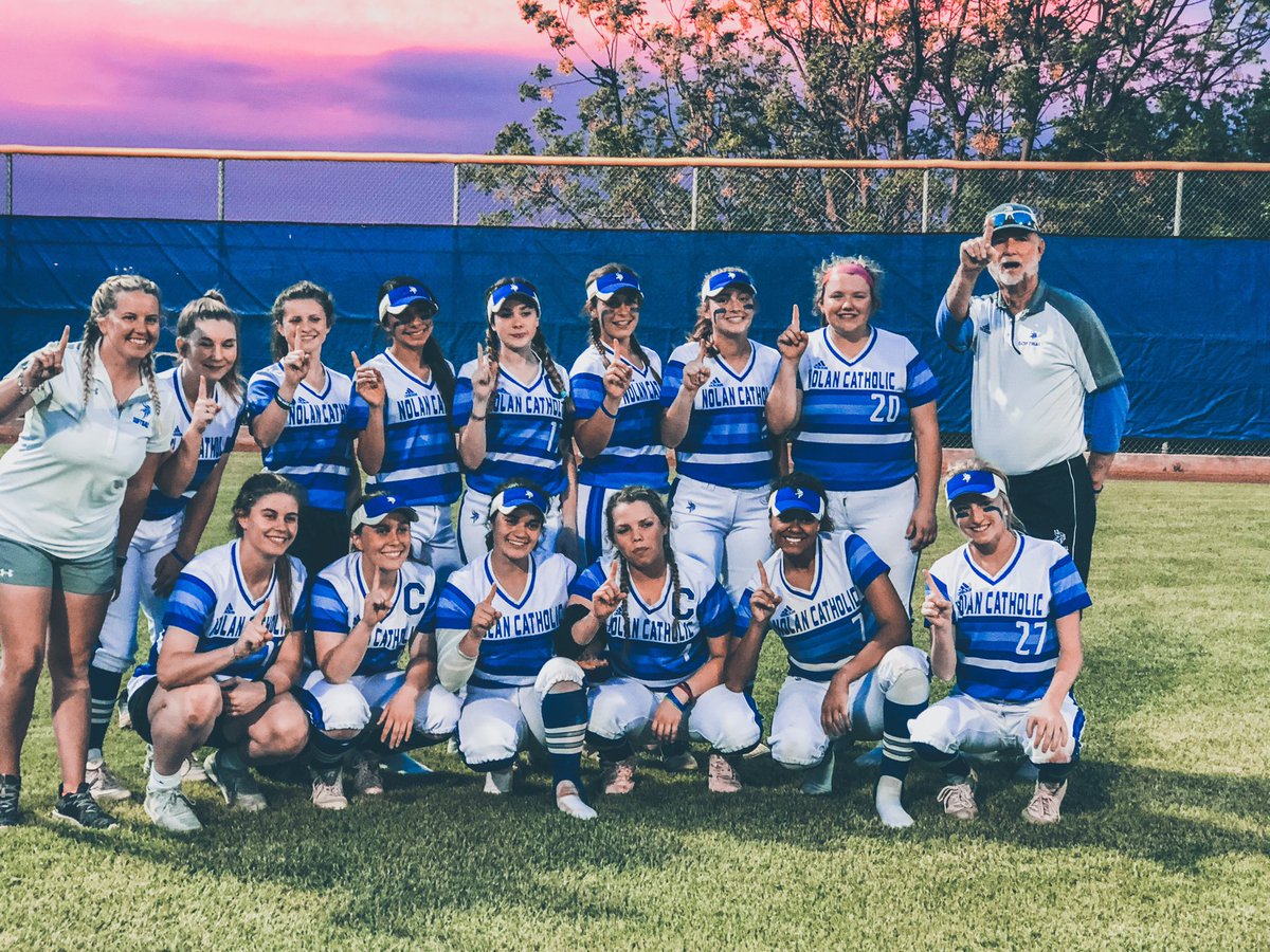 EmmyHornick's tweet photo. Undefeated District Champs!! #bleedblue #ladyvikes #playfor15 #3peat https://t.co/sARLBLHfX9