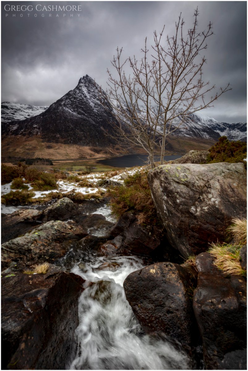 GreggCashmore's tweet photo. A shot taken on my recent Snowdonia Workshop. Looking towards Tryfan Mountain in the Ogwen Valley.
#Snowdonia #landscape https://t.co/s4kRCUZEzq