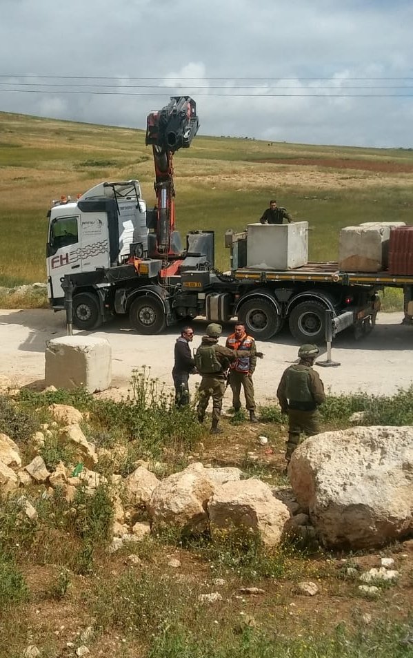 TogetherTuwani's tweet photo. Israeli army put military concrete blocks at the entrance of At Tuwani Palestinian village, on the road that leads to the city of Yatta.
Hundreds of checkpoints limit the #freedom_of_movement of the Palestinian population with serious implications for their life.
#human_rights https://t.co/vlJycO2osP