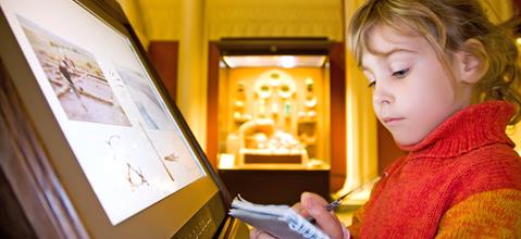 Wir haben ein digitales Archiv für Kunstschätze entwickelt. Mit moderner Scantechnik erstellen wir digitale Kopien und bewahren so Kunstschätze vor dem Verlust durch Unglücke wie Brände oder Überflutungen. #dataport #digitalisierung #kunst Mehr: bit.ly/2Dg6hSC