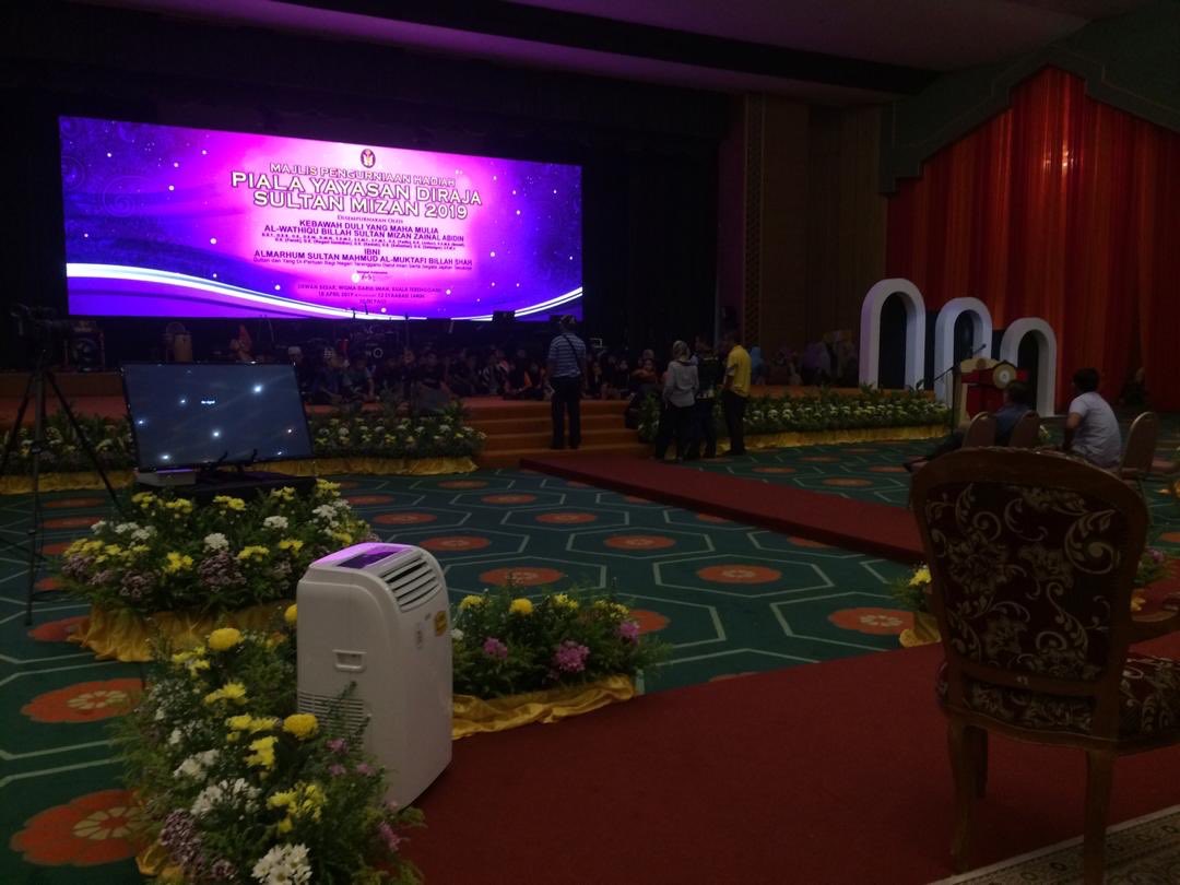 Persediaan portable AC sempena Majlis Pengurniaan Hadiah Piala Yayasan DiRaja Sultan Mizan 2019 yang akan berlangsung pada 18/4/2019

<a href="/adamsidekgmail1/">Adam Sidek</a> <a href="/irckb_chedin/">irckb</a> <a href="/razgrid1/">🇲🇾 Razdwan Kasim</a> <a href="/yusufghani200/">تذكرة</a> <a href="/JKRTerengganu/">JKR Terengganu</a>
