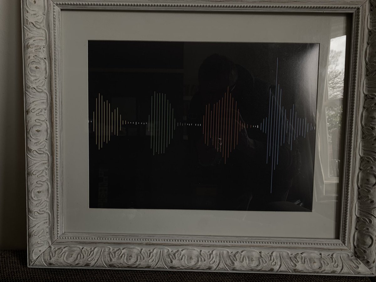 MrTullock's tweet image. A lot of love for #keynote so I wanted to share a present I made using #keynote &amp;amp; #voicememos to create art of the names of our family members. Spoke into voicememos, screen shot layered into keynote &amp;amp; used that as a template to create a picture #AppleEDUChat