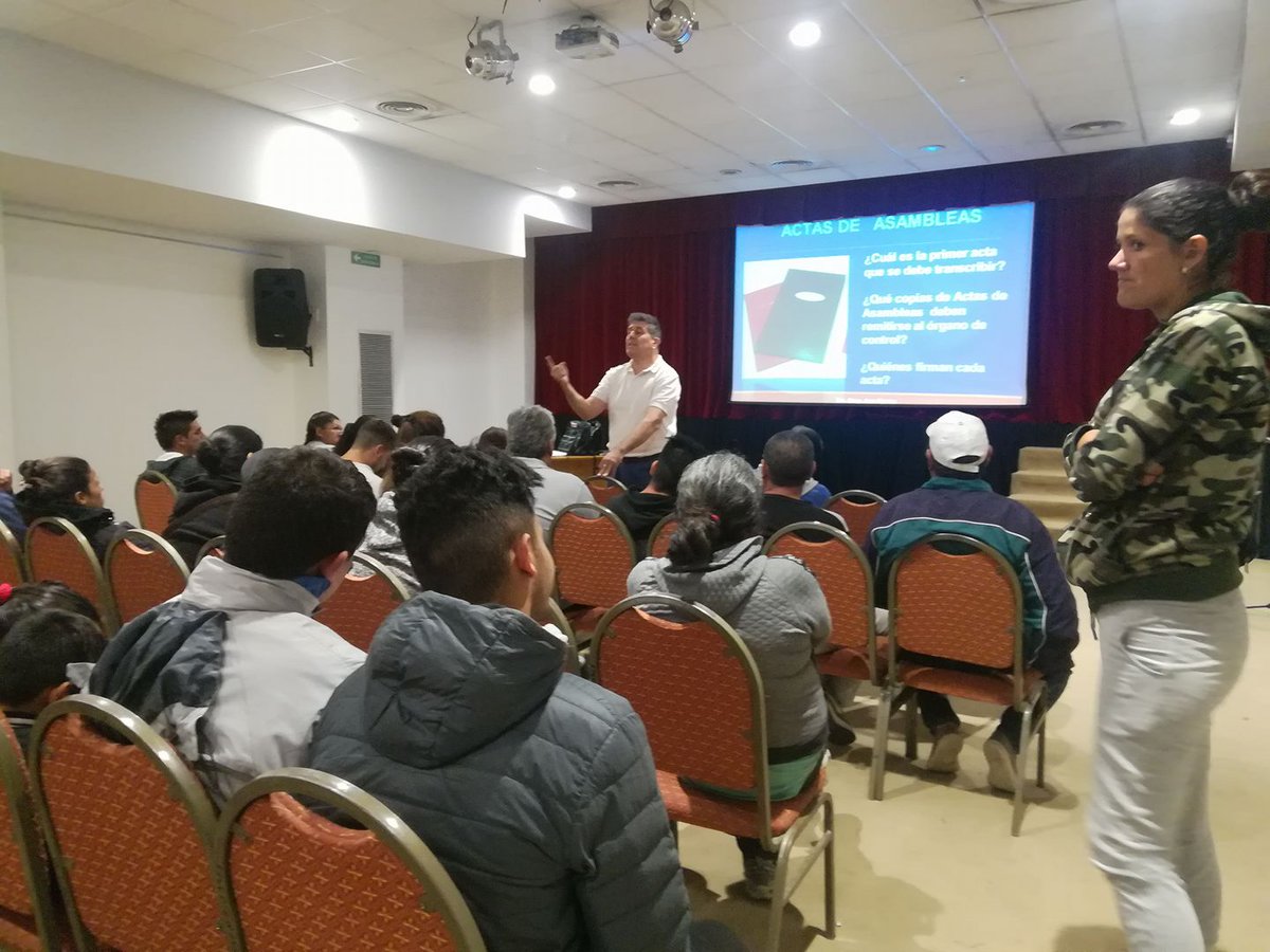 El lunes se realizó una capacitación dictada por la Dirección de Cooperativas y organizada por la Subsecretaría de Políticas Sociales.
La misma fue dirigida a tres cooperativas de reciclado: Manos Unidas, Recuperadores amigos de Las Heras y Manos a la Obra.