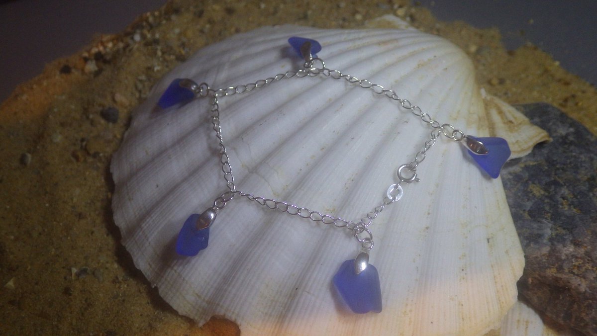 SeaGemsUK1's tweet photo. Excited to share this item from my #etsy shop: Blue Thames Sea Glass Bracelet 7.5" Sterling Silver (hallmarked 925) - 045 https://t.co/MnEoditUIK
#seaglass #blueglass #seagems #beachglass #beach #silver #bracelet #charms #charmbracelet #surfer #summer #handmade https://t.co/J0QIlhWbH1