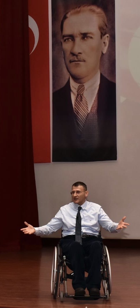 ProfDrOzanBahar's tweet photo. Hayatımız lütuflarla dolu. Be yazık ki bizler hala tatminsiz ve de mutsuzuz.#motivasyon #kişiselgelişim #mutluluk #lütuf #disability #disableman #wheelchair #brokechain #arayış #seçim #profdrozanbahar #ozanbahar https://t.co/grQXnUzPd0