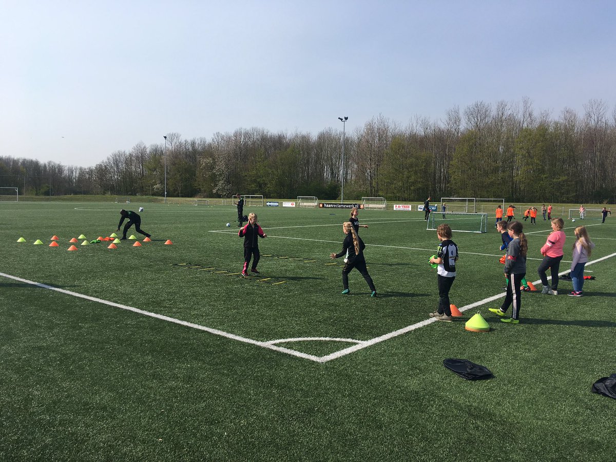 In samenwerking met <a href="/bvSPORT/">bv SPORT</a>  <a href="/CIOSHvnLwdn/">CIOS H'veen L'warden</a> en SWS de Swirrel, werden er op sportpark DTD de afgelopen weken drie prachtige en leerzame ochtenden georganiseerd! waar voetbal, plezier en beweging voorop stond!!