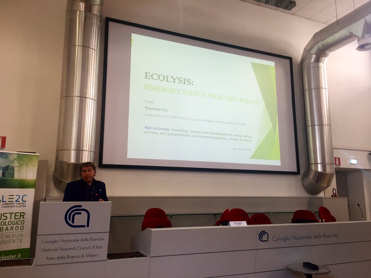LE2Cluster's tweet photo. Pitch delle migliori start up del settore Circular Economy: Promoter e Themis. @LE2C e @gruppocap consegnano il premio a Themis! #10YearsofLE2C #EUCLUSTERWEEKS https://t.co/BpWxmoItVs