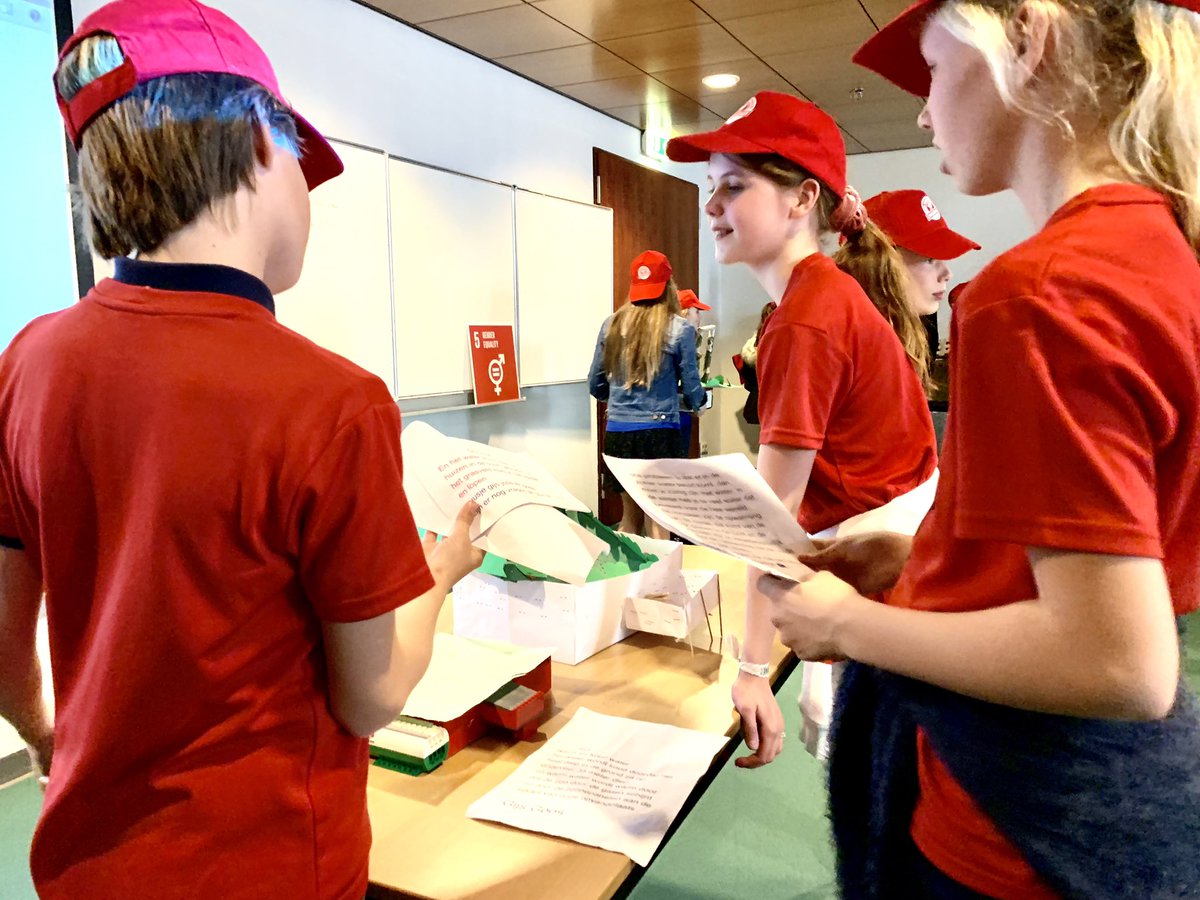Gespannen gezichten.. de finale van de RED Engineers Challenge 2019 is begonnen! Wie worden de RED Engineers van 2019? Vanmiddag wordt het winnende idee bekend gemaakt en zullen we weten welke basisschool met de prijs naar huis gaat. <a href="/Vechtstromen/">Vechtstromen</a> <a href="/Saxion/">Hogeschool Saxion (inactief)</a> <a href="/UTwente/">University of Twente (inactive)</a> @Techniekpact
