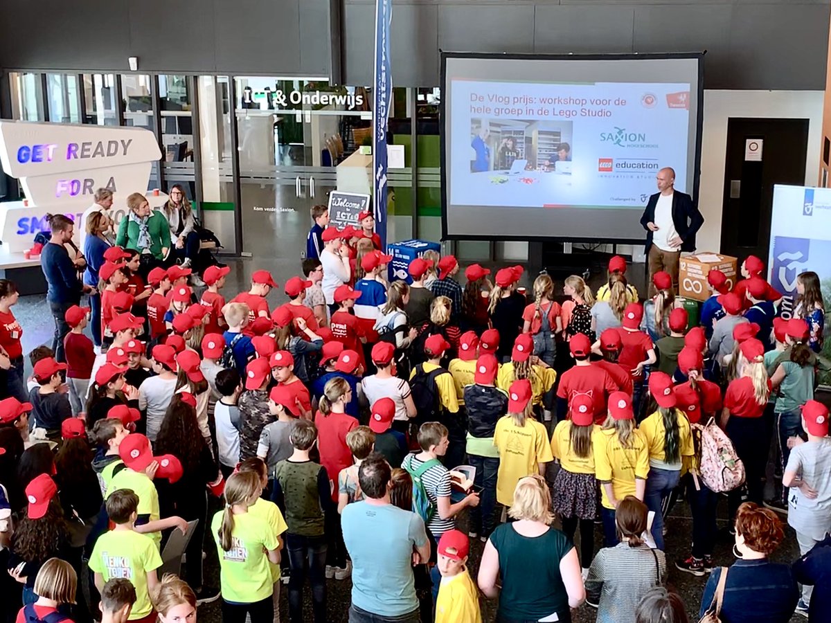 RED_engineers20's tweet photo. Gespannen gezichten.. de finale van de RED Engineers Challenge 2019 is begonnen! Wie worden de RED Engineers van 2019? Vanmiddag wordt het winnende idee bekend gemaakt en zullen we weten welke basisschool met de prijs naar huis gaat. @Vechtstromen @Saxion @UTwente @Techniekpact https://t.co/ybPzvjzwUk