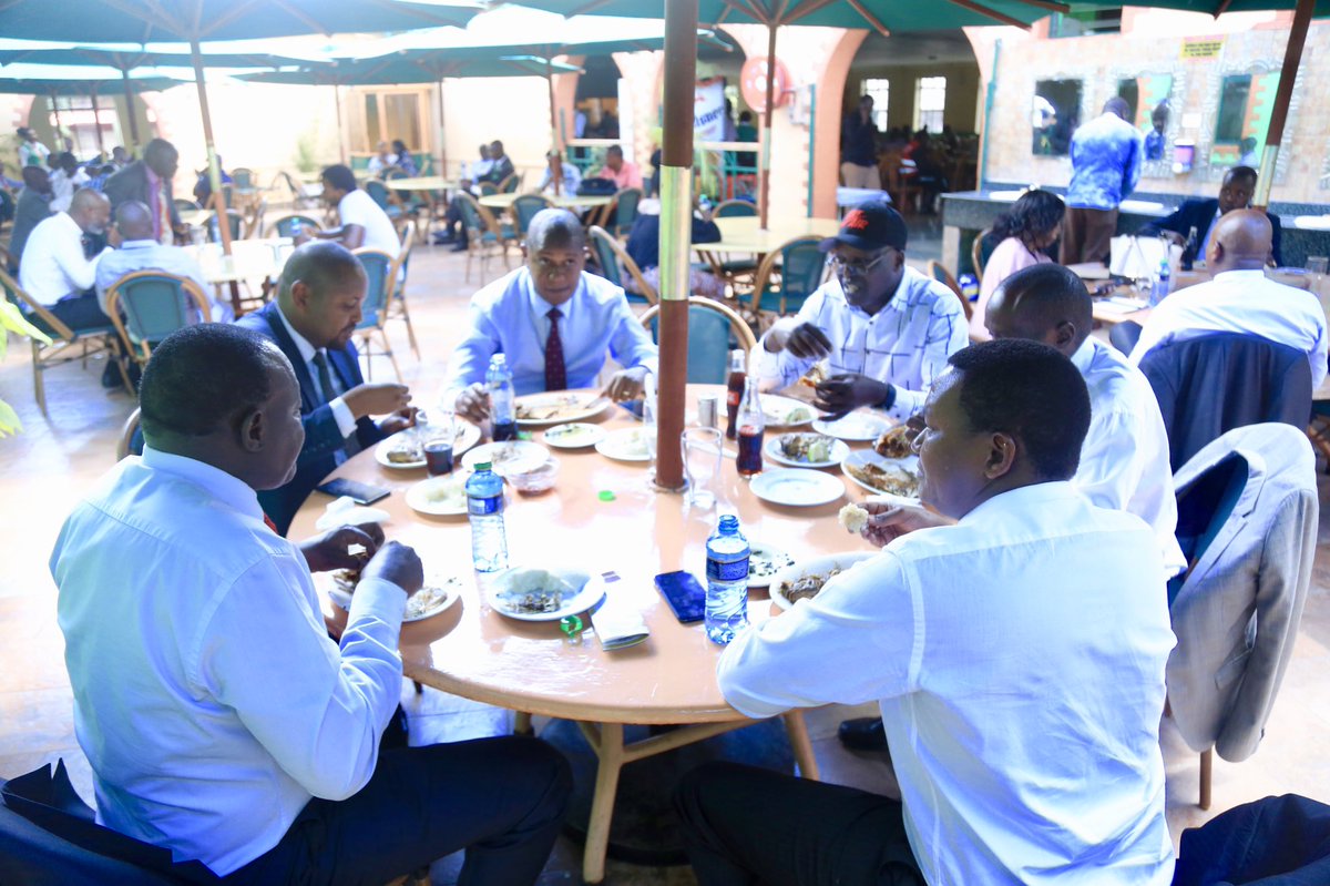 DrAlfredMutua's tweet photo. I tucked into fresh Lake Victoria Tilapia accompanied by ugali and kunde and washed down with a bottle of water. As we ate, it broke my heart to know that majority of Kenyans cannot afford such a simple meal. We need to change the economy and add money into people’s pockets. https://t.co/2HYxB43nLM