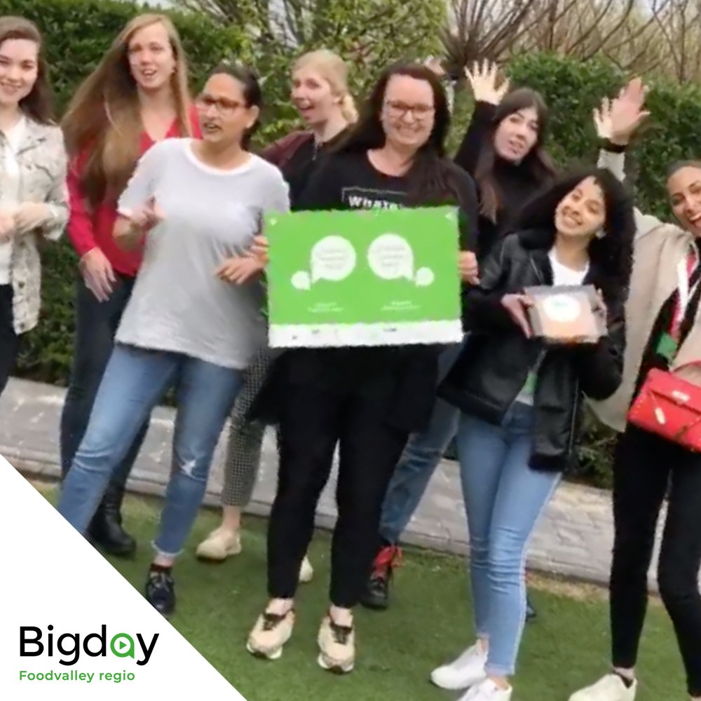 #bigdayfv De eerste taart is bezorgd. En het predicaatbord uitgereikt.