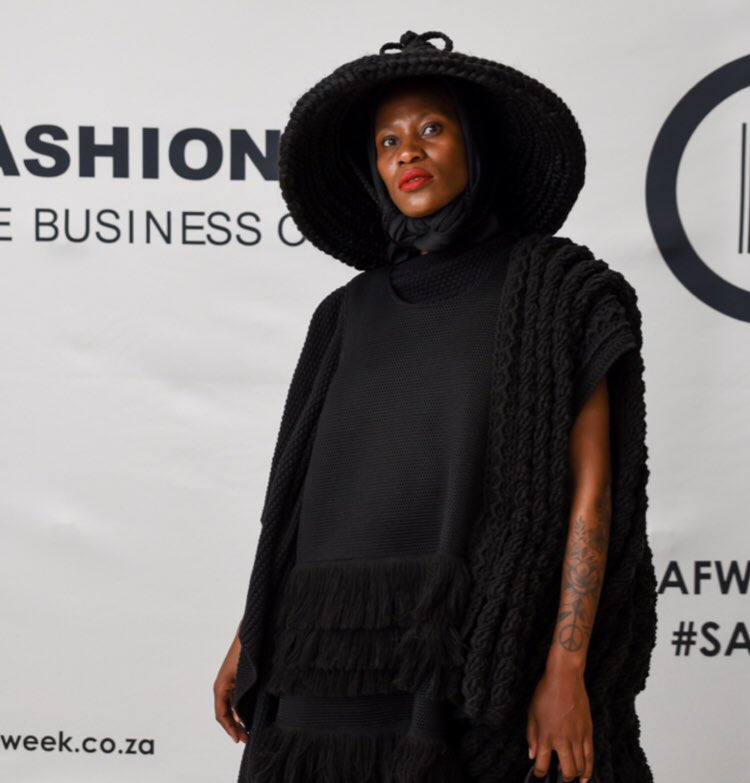 HazelbirdPost's tweet photo. Fashion : Getting the #SAFW dress code right or ? https://t.co/sz15TWRcsG @safashionweek #ss19 https://t.co/NPn4jHENjZ