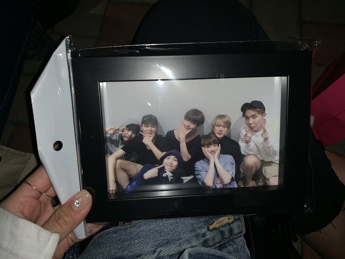 _wit_jin's tweet photo. 남준이의 선물 (폭풍오여류ㅠㅠㅠㅠ https://t.co/wnpkrfSdqX