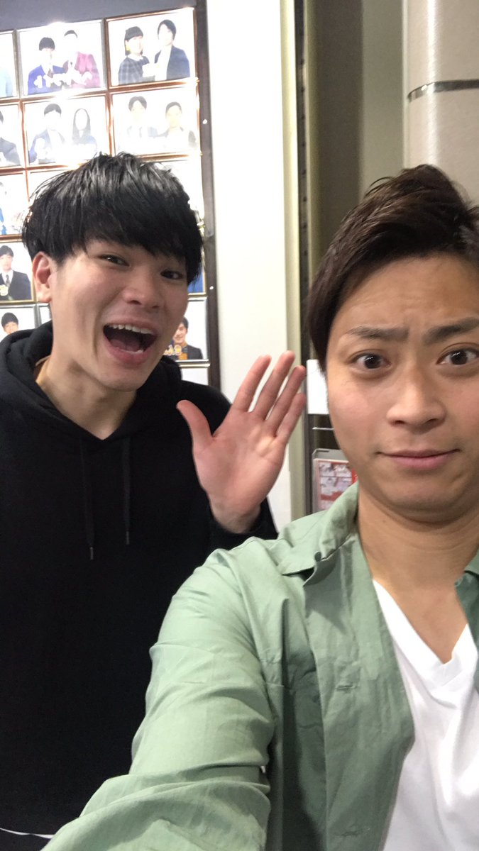 O Xrhsths ヘンダーソン 子安裕樹 Sto Twitter ロビーでチケ売りしてます 単独ライブなど声かけてください 隣あんま喋ったことない人やから気まずいです 早く誰か来てください