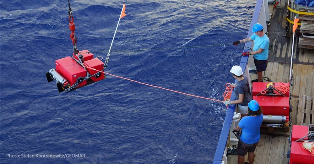 GEOMAR_en's tweet photo. #GEOMAR scientists are operating on the research vessel #METEOR in the Caribbean. They investigate large-scale volcano #collapses.
#M154 #vulcano #Montserrat #oceanscience
https://t.co/cRs4fxXrpK https://t.co/UyQ6JPMgVD