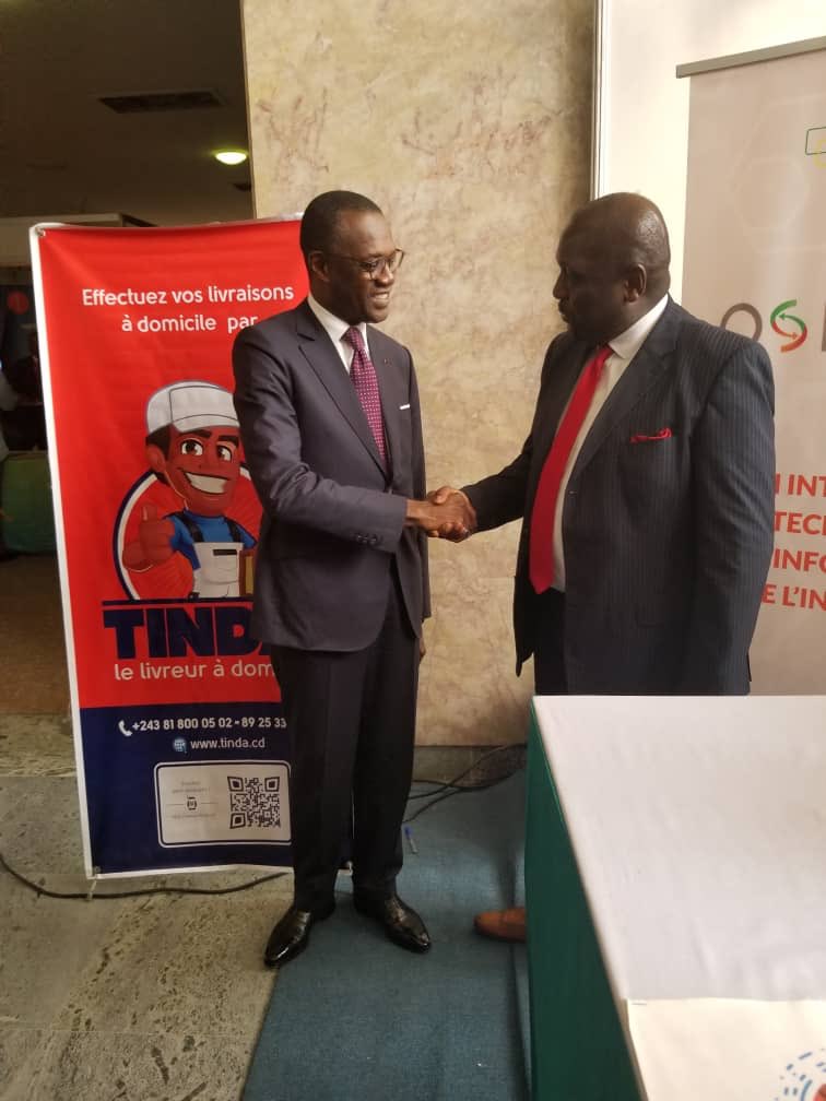 TINDAcd's tweet photo. Tinda à l’honneur 🤩 Les conseillers spéciaux au numérique des deux Congo (Kinshasa et Brazza) ont choisi le stand de Tinda comme point d’échange pour interview et photos officielles. #livraison #ecommerce #Kin #Brazza https://t.co/3jX4gb9RXH