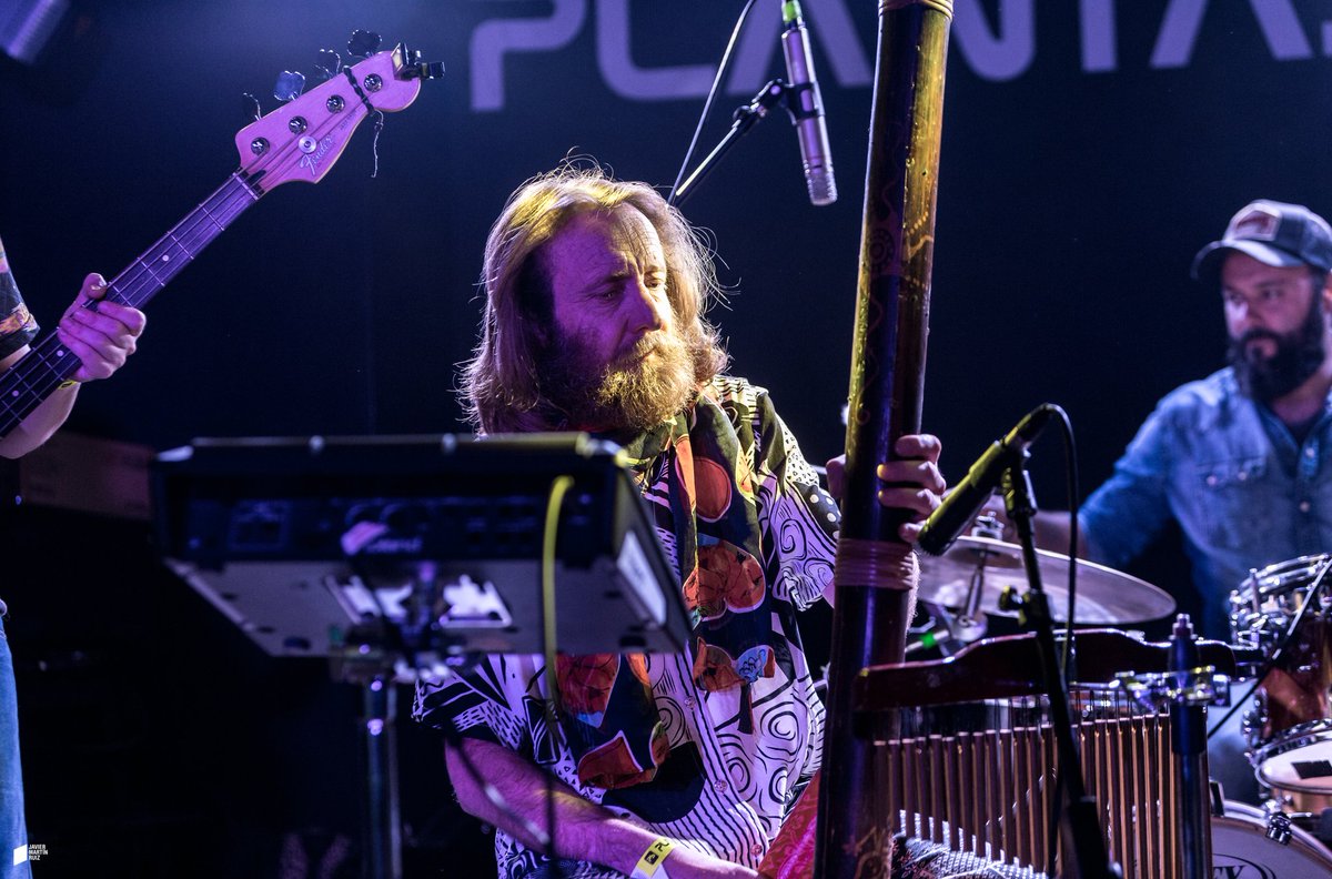 SoundBayBand's tweet photo. Coco en acción 🌌
#remember Emergentes 2019, en @salaplantabaja
📸 @javiermartinr2
.
#soundbay #soundbayband #percusión #fusión #experimental #étnico #rock #banda #GR #Granada https://t.co/sAAChxihE1