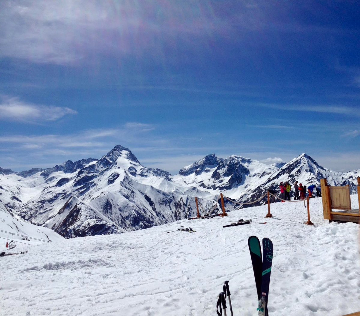 alexmegapc's tweet photo. Parar-se a dinar i tindre aquestes vistes Les Deux Alpes @2ALPES m’ho envia la meva filla #elsalps #alpes #meteo #324eltemps https://t.co/ieD7z4HseT