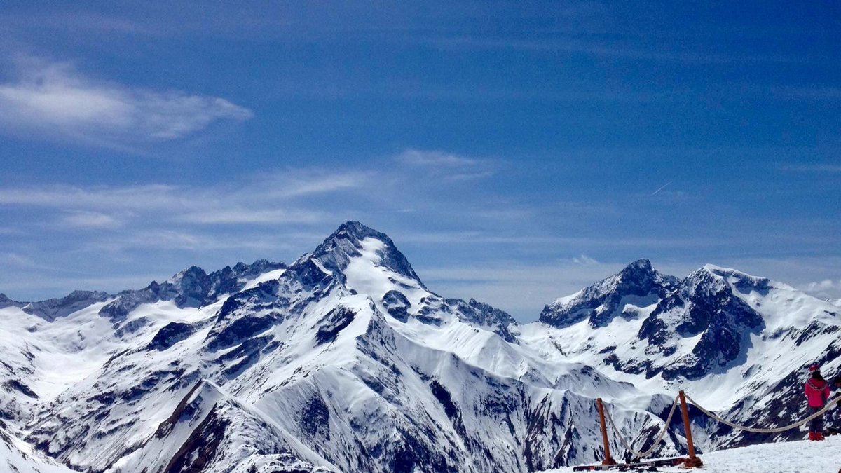 alexmegapc's tweet photo. Parar-se a dinar i tindre aquestes vistes Les Deux Alpes @2ALPES m’ho envia la meva filla #elsalps #alpes #meteo #324eltemps https://t.co/ieD7z4HseT