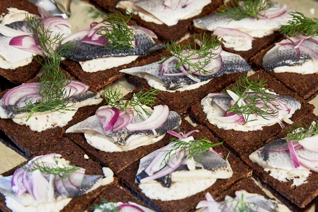 printempsCNeuch's tweet photo. [MIAM, UN BRUNCH !] 

Retour en images du Brunch nordique proposé par Nabila Mokrani au Musée d'ethnographie de Neuchâtel @MuseeEthnoNeuch le 7 avril !

❄️ Prochain #brunch ? 
Dimanche 19 mai, dès 10h
Journée des #musées polaire

https://t.co/2TSvXnPSUa
https://t.co/n00zIgYonF https://t.co/PYoMEY72ks