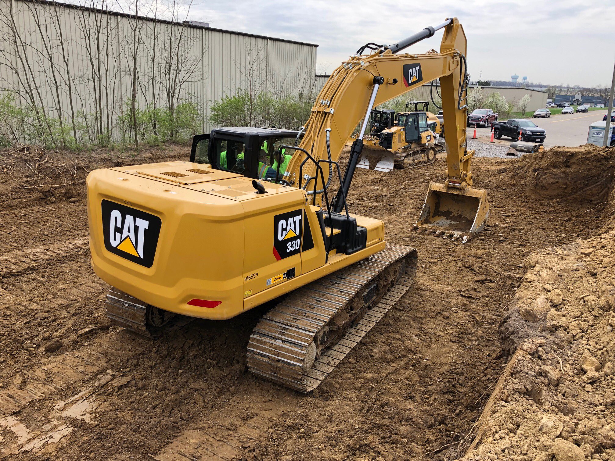 Ohio CAT on Twitter: "Just delivered! This Cat 330 Next Generation Excavator will be doing site work and demolition in Butler county. #letsdothework #catequipment #dirtlife https://t.co/IrsAdlNB0H" / Twitter