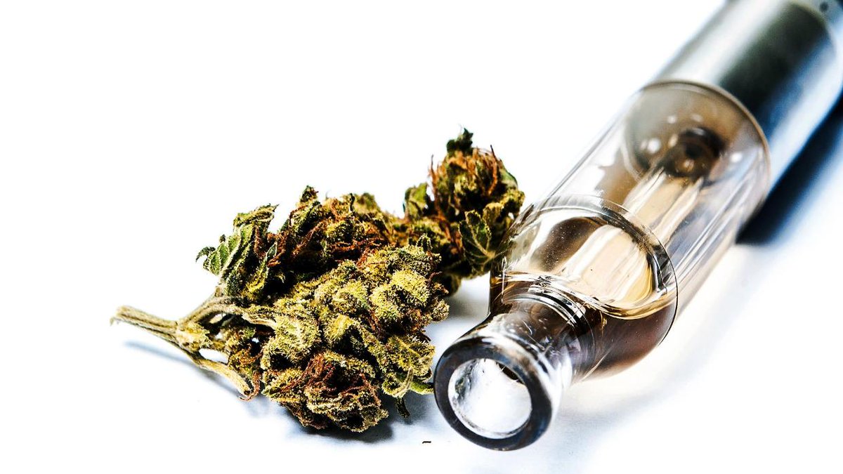 roottie420's tweet photo. Are you making clouds with the CBD? 🌿💨💨☮

The Guide To Vaping CBD | Roottie https://t.co/zRNlnBqkti https://t.co/6Y0LD1kbgv