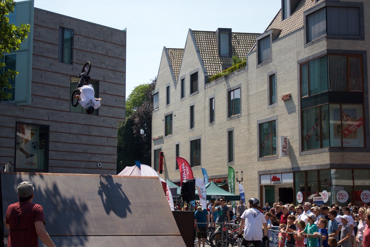 Familienbesuch bei der #LeezenLiebe: Die BMX-Profis der Freestyle Family heben auch dieses Jahr wieder für Euch ab!

#völliglosgelöst 
#Münster
#25Mai2019