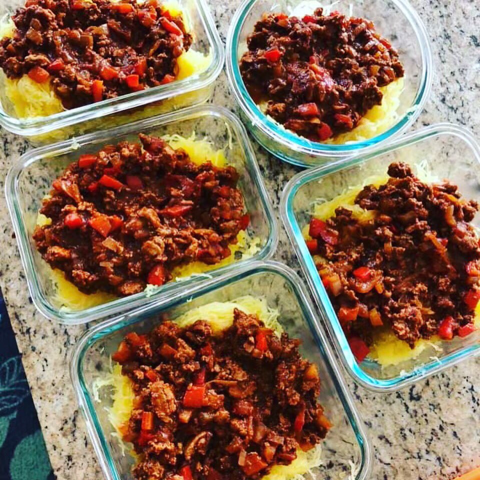 #mealprep is an awesome way to make sure you’re eating healthy foods all the way through the week! 

Remember: #simplicity is key. You don’t need to make it fancy - just make it healthy! 

#fxbstrong #nutrition #farrellsextremebodyshaping