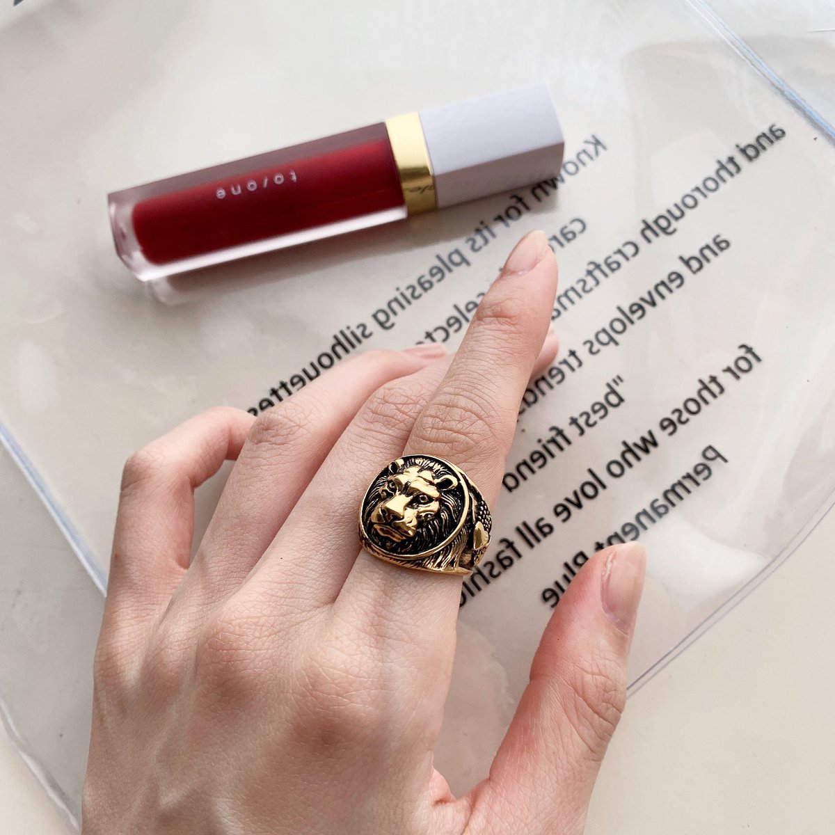 石井亜美 あみしぃ本 重版決定 表参道にあるお気に入りの石屋さんを紹介させて その名も クリスタルバンク 新しくライオンのごつリングをお迎えしました っ T Co Eulzcnshyo