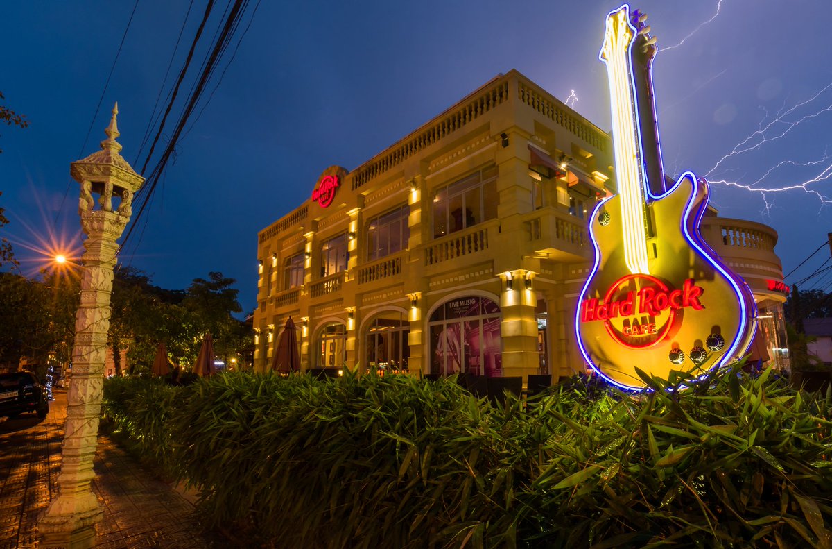 ¿Sabes decirnos dónde esta este #HardRockCafe? 

#TravelTuesday #ThisIsHardRock