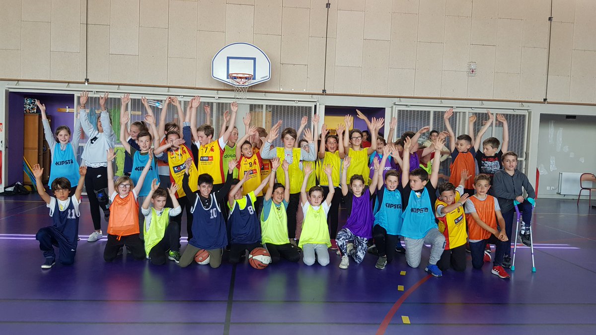 MichelDostes's tweet photo. Tournoi de #basket #USEP à Samatan hier 16 avril. Engagement collectif et belles actions des élèves de cycle 3 des écoles des secteurs de Lombez et Samatan.
Merci aux #ETAPS, et enseignant(e)s des ecoles, à Albert #USEP32 et aux cadres du CD de Basket pour cette belle rencontre https://t.co/DF90PUmd3H