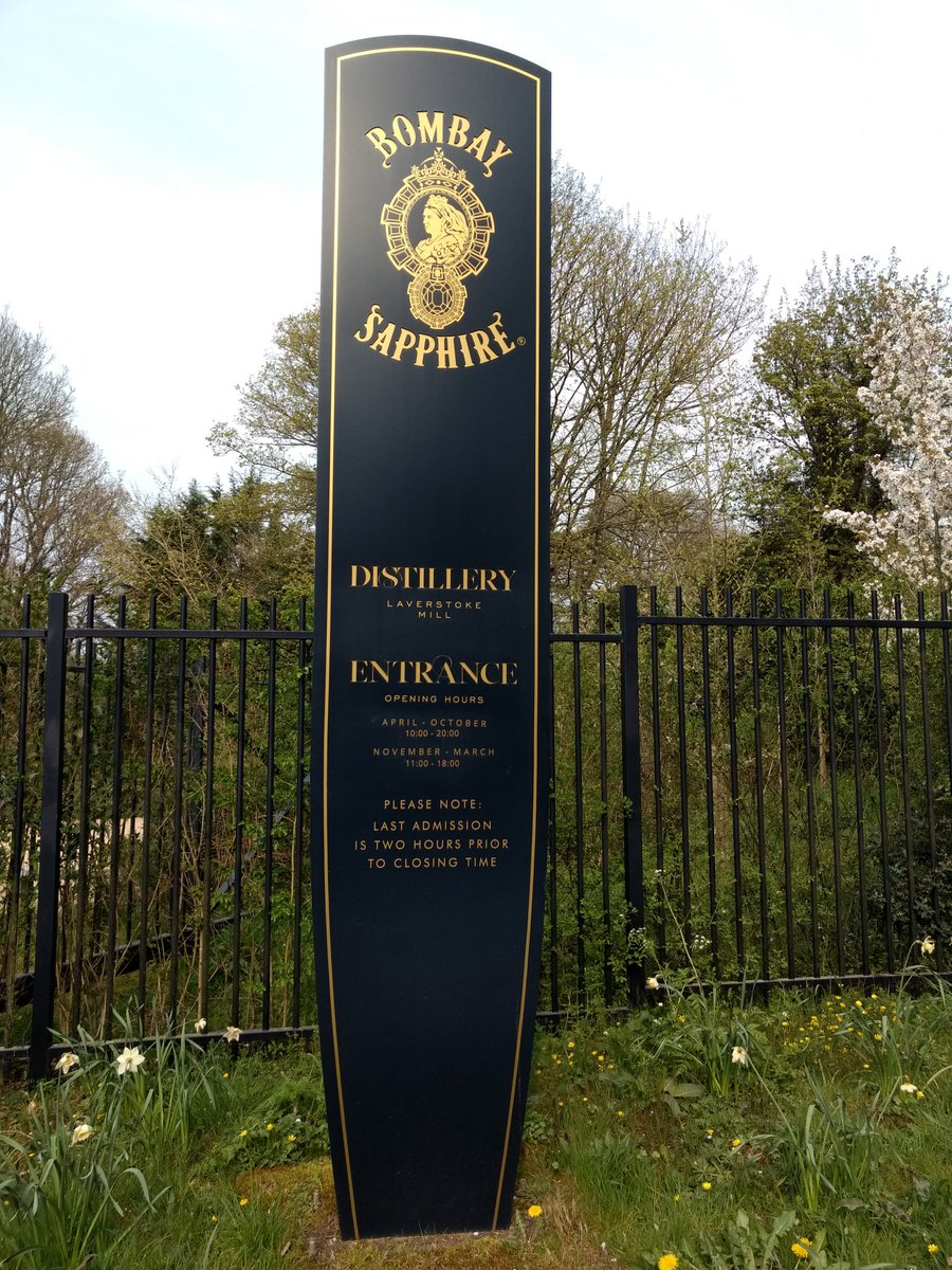 fightingsailor's tweet image. Splendid cocktail master class with Mrs @fightingsailor at @homeofbombay. Engaging and enthusiastic staff, and abundant gin 🍸🍸🍸🍸 Highly recommended. #bombaydistillery