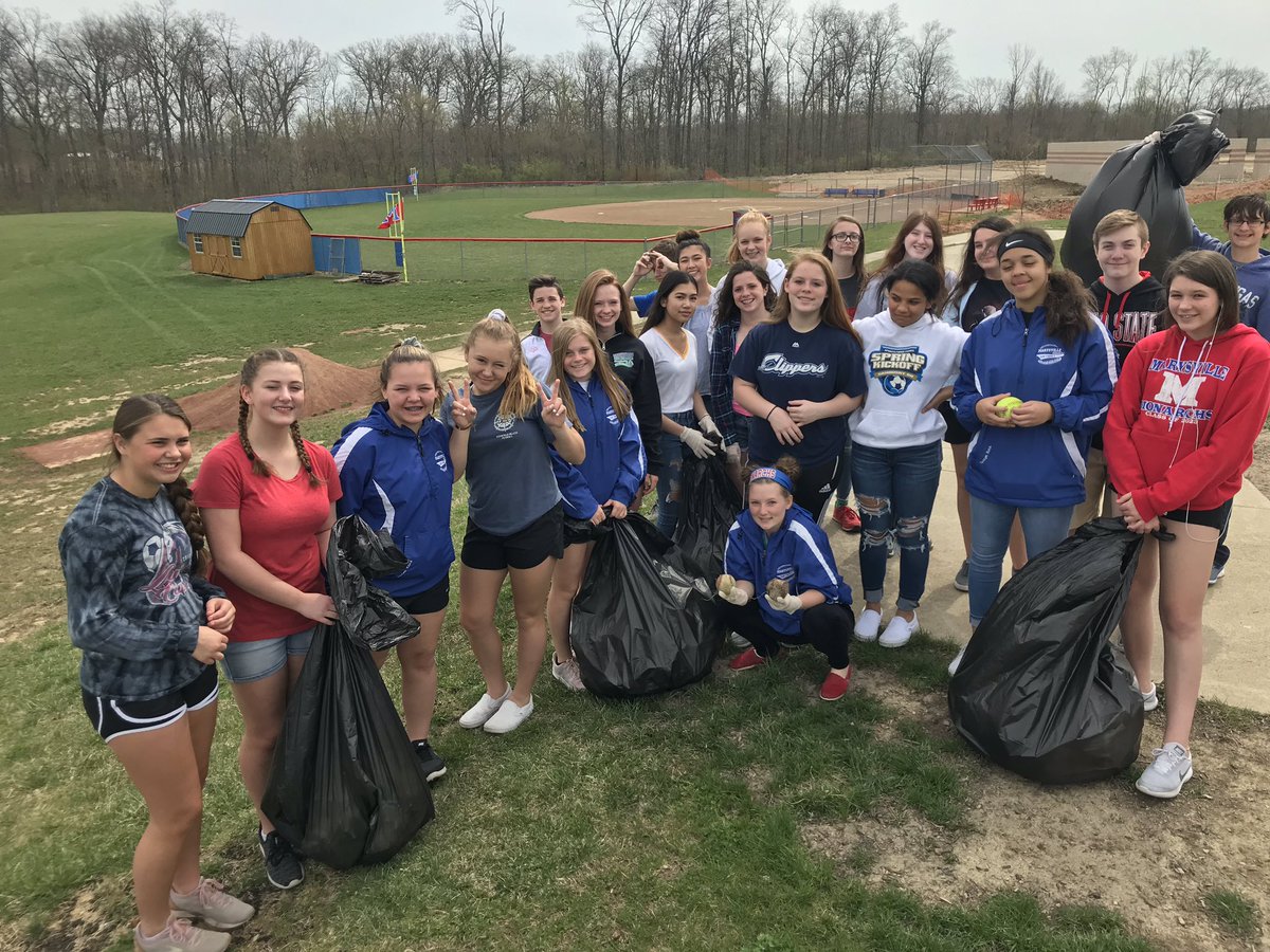 BunsoldMS's tweet photo. School Beautification enrichment class cleaned up around the ball fields today! Now our softball and baseball teams, fans, and guests have a clean field! #ptbm https://t.co/dnBrTLkf0K