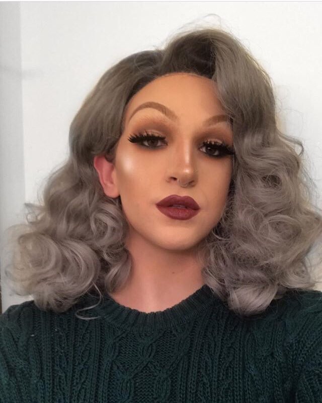 draggypigs's tweet photo. Cheers to this stunning, silver queen on her (belated) twenty-FURst! 🐾 🎂 https://t.co/ux53WoHQHY