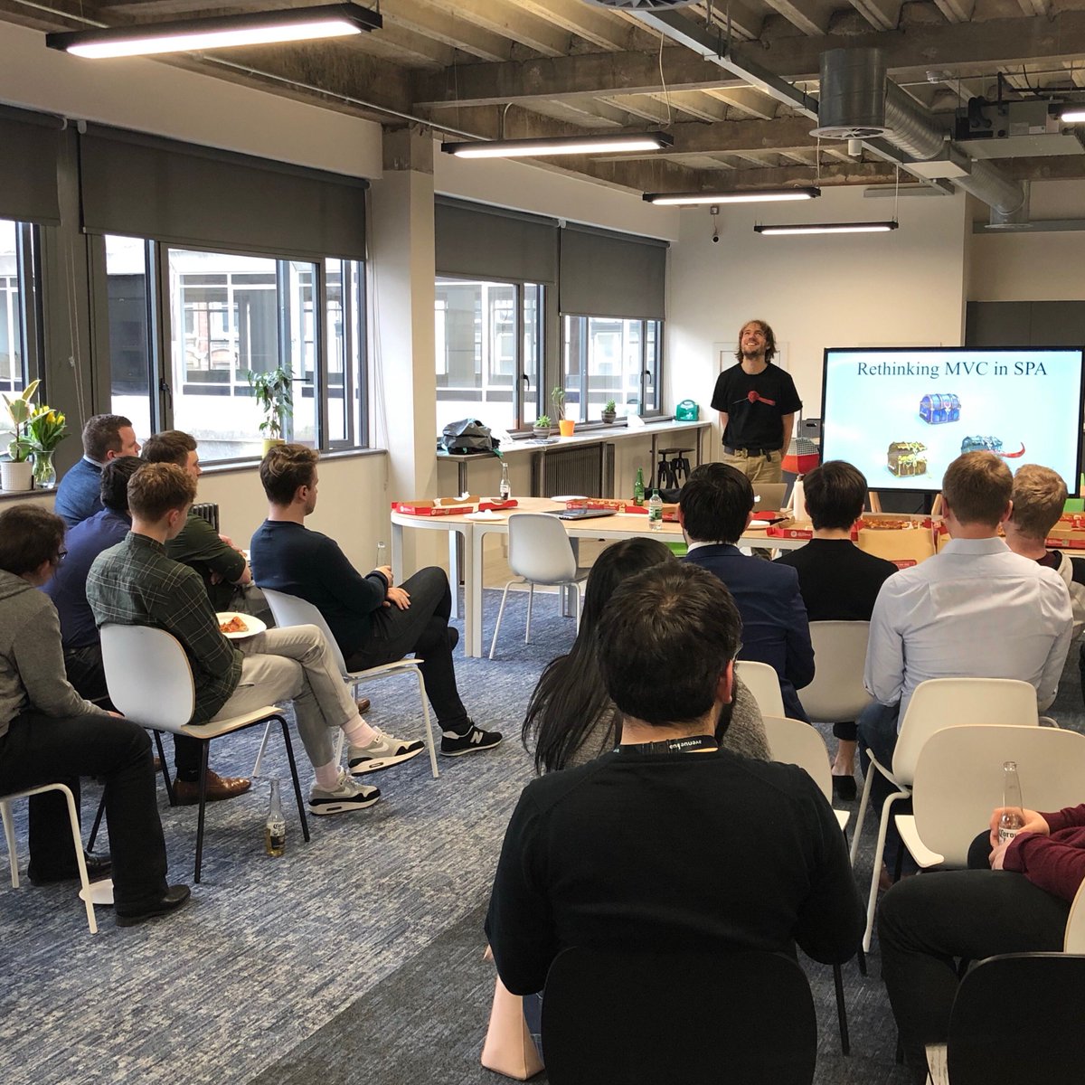 yozu_uk's tweet image. John kicks Rubyside off tonight with a discussion on Rethinking MVC for SPAs 🔴

#Rubyside #RubyOnRails #RubyEvents