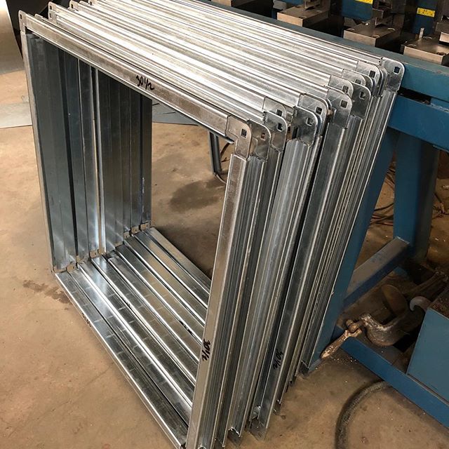 usaduct's tweet photo. 4 lengths of WDCI J Flange connected with 4 Corners into the familiar Slide on Frame that is Ductmate. This frame will slide over the end of a 30-1/2” x 30 1/2” Square Duct #ductmate #squareduct #transverse #wdci #jflange #ductmate #ductfab https://t.co/IojFDRRrCT
