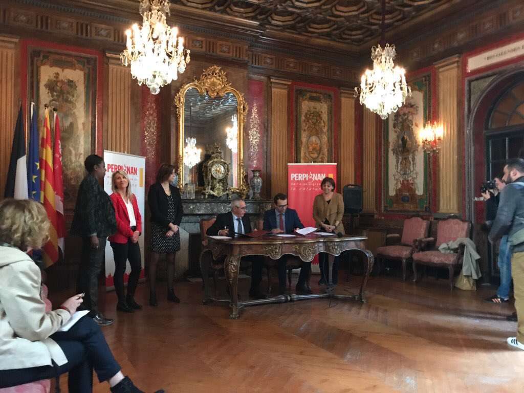 CHTHUIR's tweet photo. Le @CHTHUIR reprΓ©sentΓ© par @FabGuichard Γ©tait prΓ©sent aujourdβhui pour la signature du Contrat Local de SantΓ© de #Perpignan #CLS2 par @JeanMarcPUJOL @PRicordeau et G.Dubois @ars_oc ππ» une large place est faite aux actions dans le champ de la santΓ© mentale en lien avec #PTSMPO https://t.co/ATwSpXmeCX