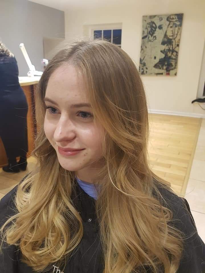 THBofCowbridge's tweet photo. Balayage &amp; face framing highlights were the perfect choice for Grace- who had never coloured her hair before. 

What a lovely &amp; natural transformation😊...
https://t.co/bw8cOdjcrL

#Cowbridge #ValeOfGlamorgan #Cardiff #SouthWales #Salon https://t.co/pUUpfWZ0jk