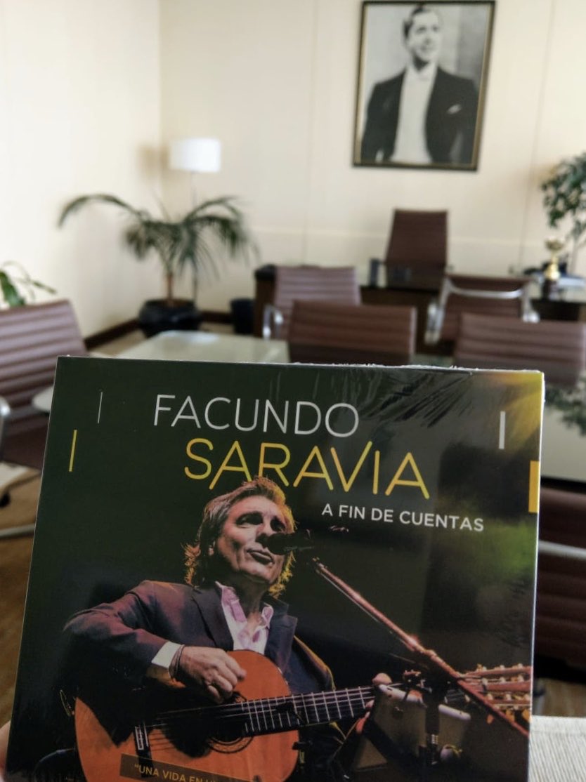 Carlitos querido¡Un  honor ser nominado a tus  premios¡Allá vamos¡