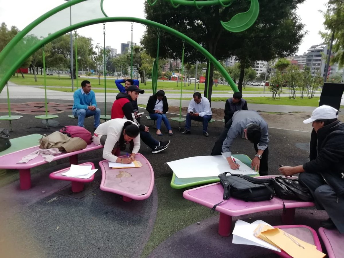 FMDesarrollo's tweet photo. Hemos viajado desde #Molleturo #Cuenca hasta la ciudad de #Quito para decirle a la ministra @mariapaularomo que no podemos transitar libremente en la vía Yumate. “No más violaciones de derechos humanos” 
#SomosComunidadesDePaz 
#QueremosVivirSinMiedos https://t.co/3dXZgyNwEB